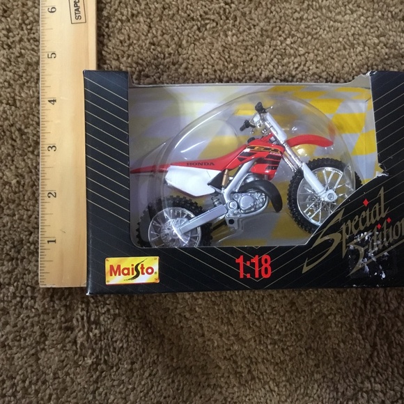 Honda CR 250 R -Special Edition- Maisto 1:18 - Picture 3 of 12
